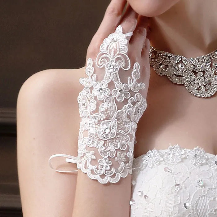Guanti da sposa da sposa con strass eleganti di paragrafo breve senza dita di vendita calda di alta qualità Spedizione gratuita all'ingrosso
