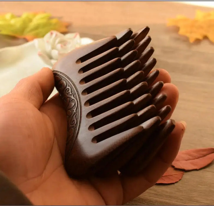 HBZGTLAD Pettine tascabile in legno Legno di sandalo dorato naturale Pettini in legno a denti super larghi Pettini per capelli piccoli incisi su doppio lato