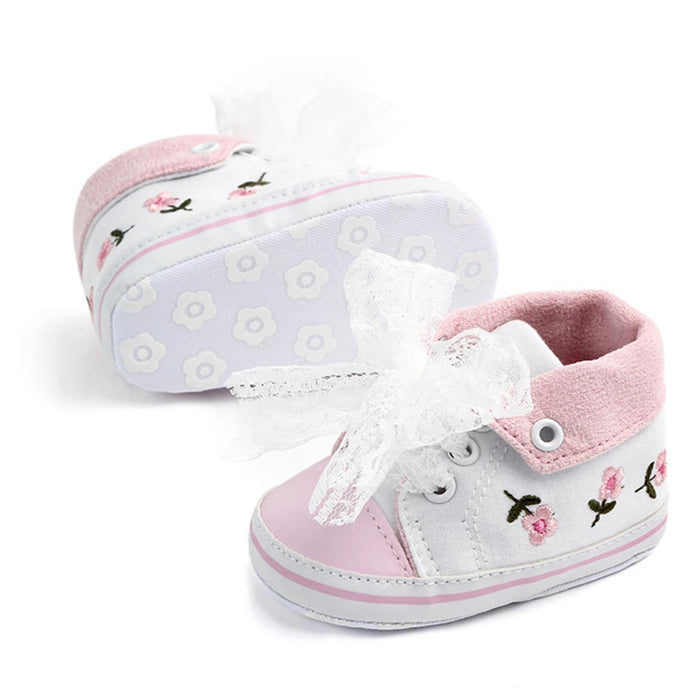 Scarpe da neonata scarpe morbide ricamate floreali in pizzo bianco Prewalker scarpe da bambino per bambini da passeggio primo camminatore spedizione gratuita