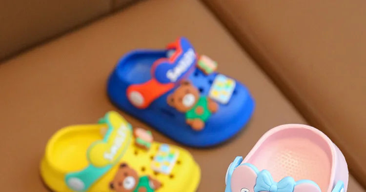 2025 Sandali estivi per bambina Pantofole simpatico cartone animato Neonato Bagno interno Scarpe antiscivolo Sandali da spiaggia per neonato