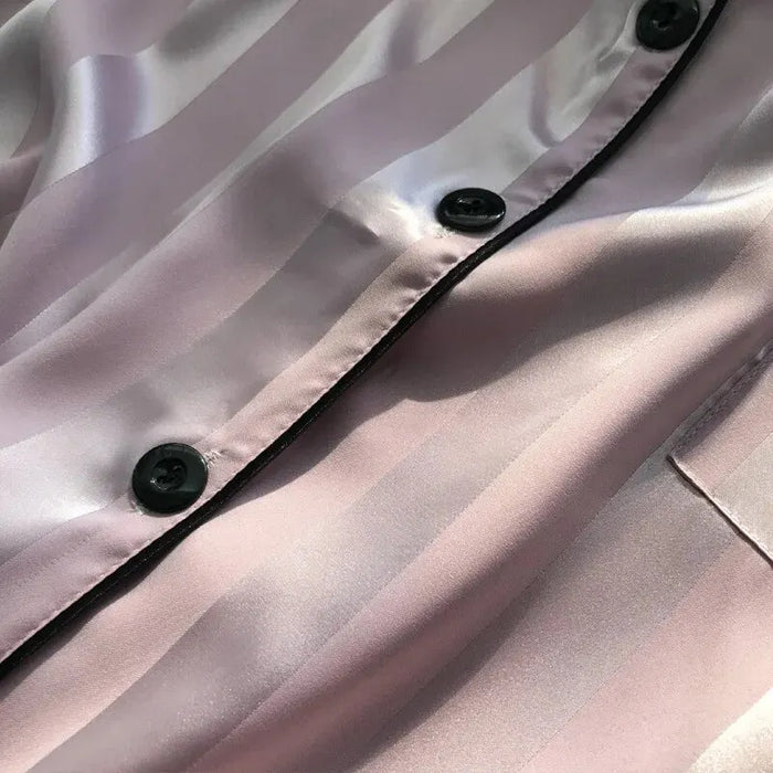 1 Set da salotto elegante da donna, pigiama a maniche lunghe con bottoni a righe in raso taglie forti
