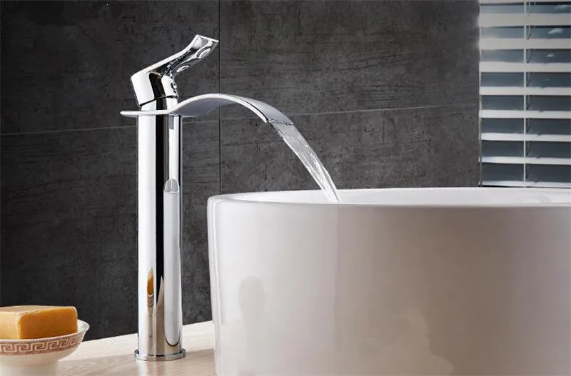 Rubinetto per lavabo rubinetto per cascata in oro e bianco rubinetto per bagno in ottone rubinetto per lavabo da bagno rubinetto per miscelatore rubinetto per lavabo caldo e freddo