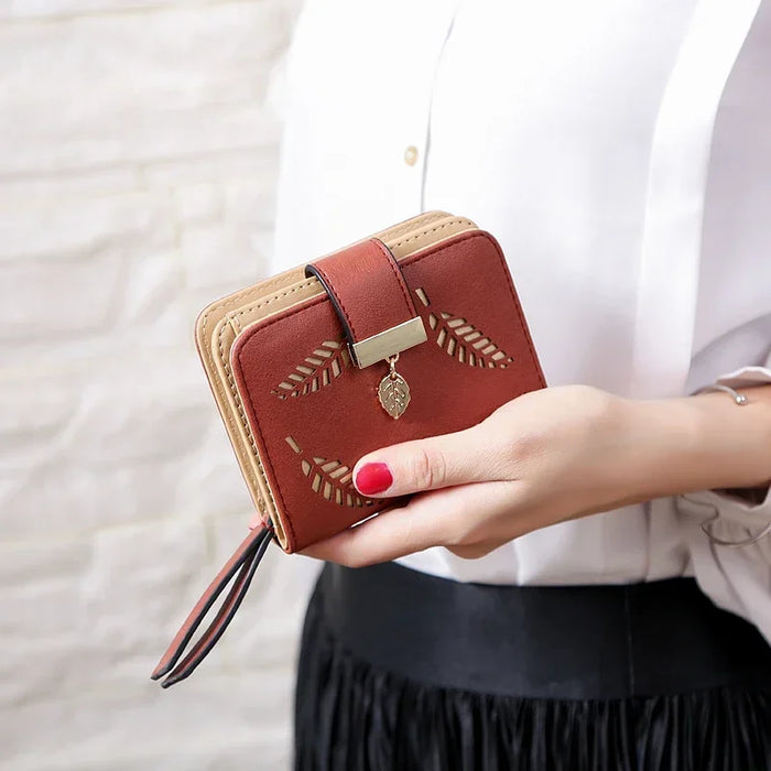 Borsa da donna di moda Portafoglio corto con cerniera Portafoglio da donna in pelle 2024 Marchio di lusso Portafogli da donna piccoli Pochette con foglie scavate