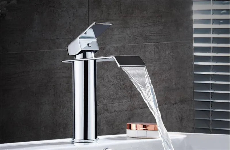 Rubinetto per lavabo rubinetto per cascata in oro e bianco rubinetto per bagno in ottone rubinetto per lavabo da bagno rubinetto per miscelatore rubinetto per lavabo caldo e freddo