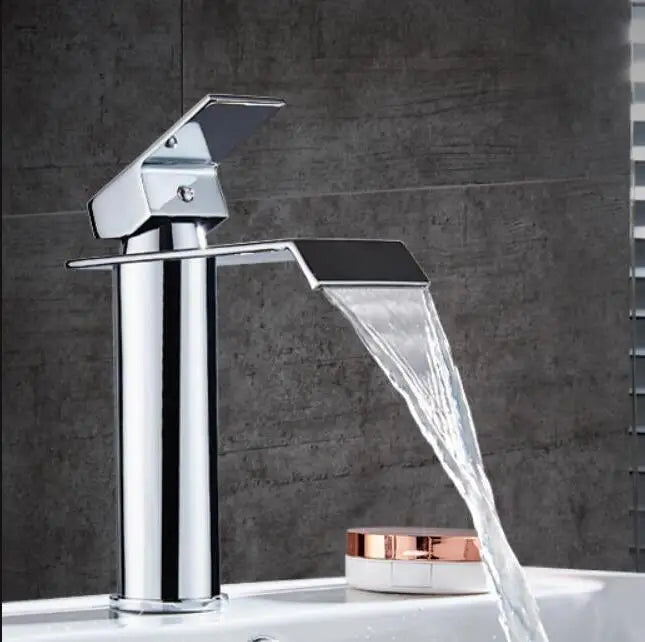 Rubinetto per lavabo rubinetto per cascata in oro e bianco rubinetto per bagno in ottone rubinetto per lavabo da bagno rubinetto per miscelatore rubinetto per lavabo caldo e freddo