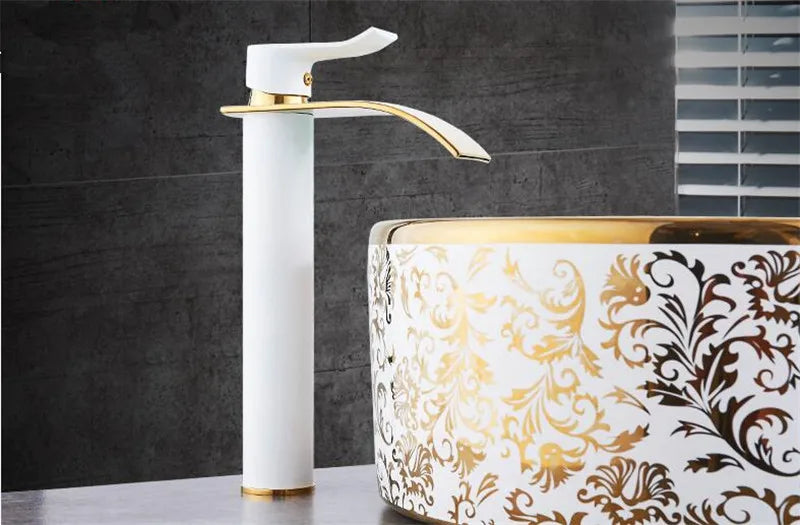 Rubinetto per lavabo rubinetto per cascata in oro e bianco rubinetto per bagno in ottone rubinetto per lavabo da bagno rubinetto per miscelatore rubinetto per lavabo caldo e freddo