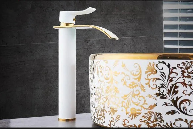 Rubinetto per lavabo rubinetto per cascata in oro e bianco rubinetto per bagno in ottone rubinetto per lavabo da bagno rubinetto per miscelatore rubinetto per lavabo caldo e freddo