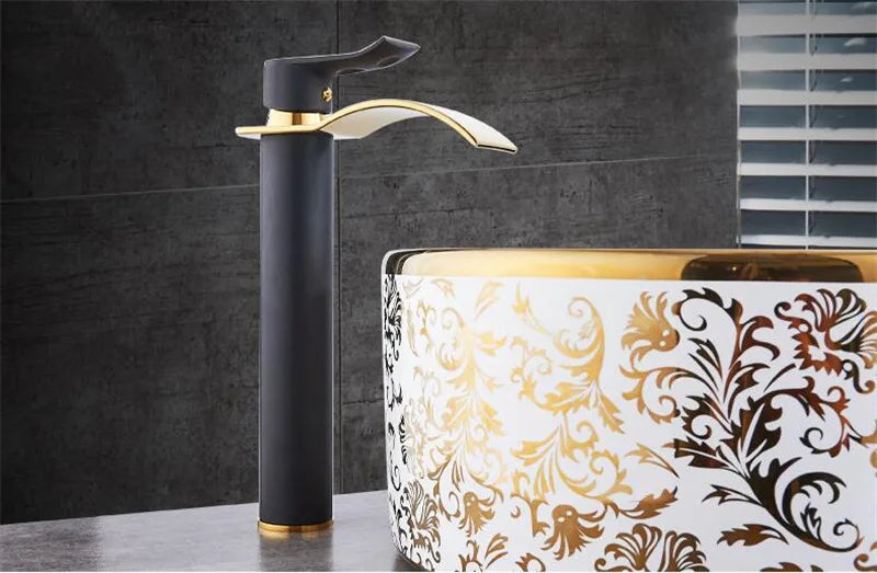 Rubinetto per lavabo rubinetto per cascata in oro e bianco rubinetto per bagno in ottone rubinetto per lavabo da bagno rubinetto per miscelatore rubinetto per lavabo caldo e freddo